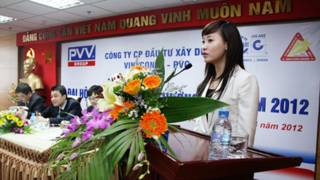 Bà Tô Linh Hương tại hội nghị cổ đông PVV