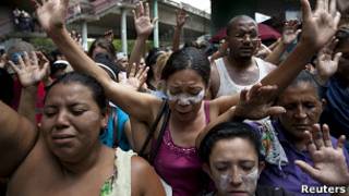 Familiares de los presos