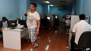 Cibercafé en Cuba.