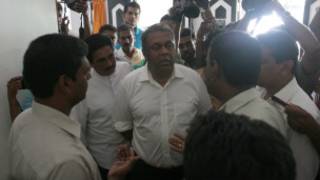 Mangala Samaraweera, MP, at Sri Lanka Mirror office as police arrived to search the website office (file photo)