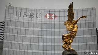 Sede del banco HSBC en México, con el Ángel de la Independencia