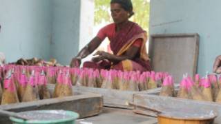 பட்டாசு தொழில்துறை மையமாக சிவகாசி இருந்துவருகிறது.