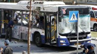Le bus visé par l'explosion