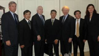 Ông John McCain có dịp tiếp xúc giới bất đồng chính kiến tại VN