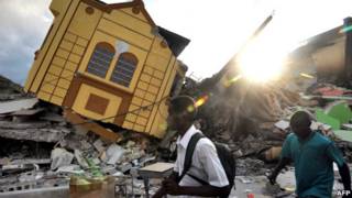 Casa destruida por terremoto de 2010 en Haiti