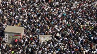 Manifestantes en la capital de Bangladés por juicio contra líder islamista