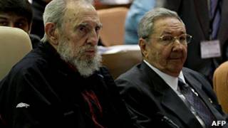 Fidel Castro y su hermano Raúl Castro