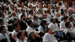 Médicos reunidos no Senado para debate no início de abril | Foto: Antonio Cruz/ABr