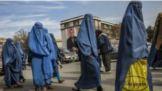 Wasu mata a Afghanistan