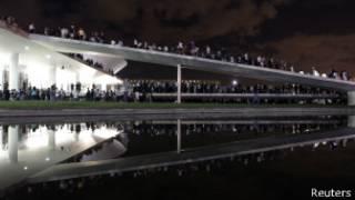 Manifestantes no Congresso Nacional em Brasília (foto Reuters)