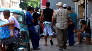 Entrada a una tienda en Cuba. (Foto: Raquel Pérez)