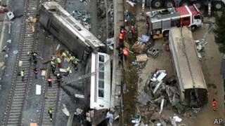 Vista del accidente de tren en Santiago de Compostela.
