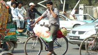 বাংলাদেশে মোবাইল ফোনের ব্যবহার বেড়েছে দ্রত গতিতে।