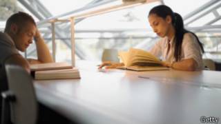 学生读书