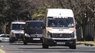 Mandela akitoka hospitali