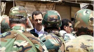 Òng Assad đi thị sát quân đội