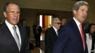 El secretario de Estado norteamericano, John Kerry, y su homólogo ruso, Sergei Lavrov