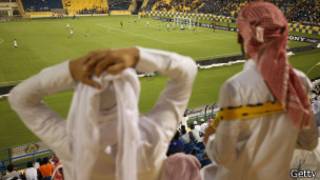 Partido de fútbol en Doha, Qatar