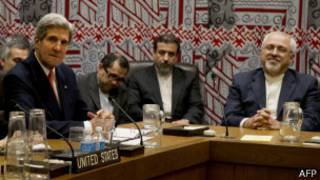 John Kerry y la delegación iraní