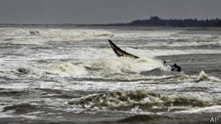 On craint que la bande côtière ne soit submergée par trois mètres d'eau.