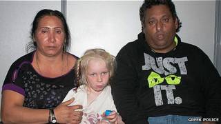 Maria, la niña rubia hallada en un campamento gitano en Grecia