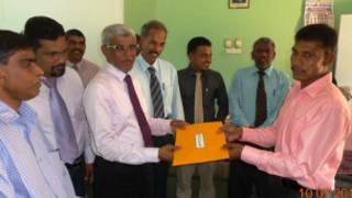 தற்காலிக உழியர்களுக்கு மாகாண விவசாய அமைச்சர் ஹாபீஸ் நஸீர் அஹமட் நிரந்தர நியமனம் வழங்கும் போது பிடிக்கப்பட்ட படம்