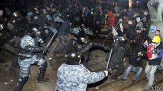 Спецподразделения милиции жестоко разогнали Евромайдан