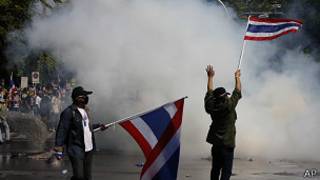 Enfrentamientos entre policía y manifestantes en Tailandia