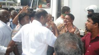 ஆர்பாட்டத்தின் போது காவல்துறை (ஆவணப்படம்)