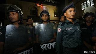 Policía en Bangladesh