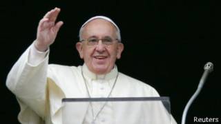 Papa Francisco durante el rezo del Ángelus