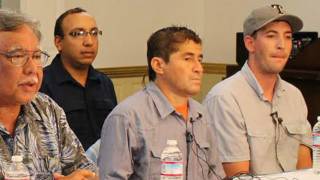 Jose Salvador Alvarenga (centro)