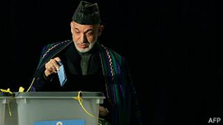 Itegeko nshinga ntiryemerera Hamid Karzai manda ya gatatu