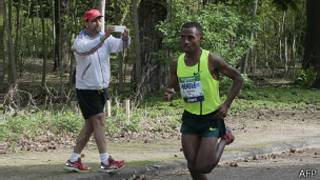 Kenenisa Bekele en el maratón de París