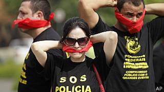 Policías brasileños en huelga