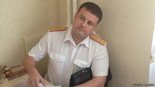 Слідчий під час обшуку у Миколи Ляскіна