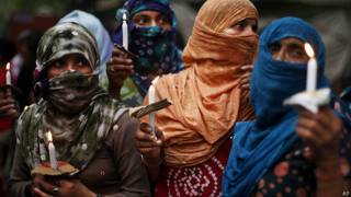 रेप के ख़िलाफ़ प्रदर्शन करतीं महिलाएँ