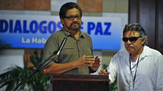 Representantes de las negociaciones de las FARC en Cuba
