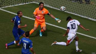 Bryan Ruiz autor del gol de Costa Rica ante Italia