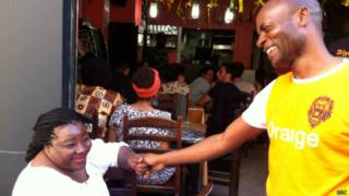 Torcedores camaronenses (BBC)