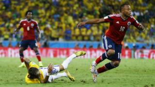 Neymar ahejeje gukubitwa ivi na Zuniga