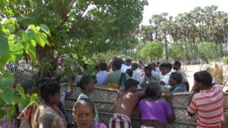 பாதிக்கப்பட்ட கிராமத்தில் பொதுமக்கள்