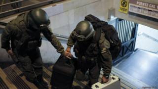 Policía en el metro