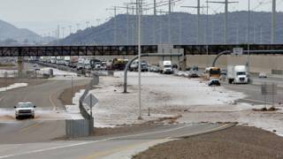 Carretera inundada cerca de Phoenix