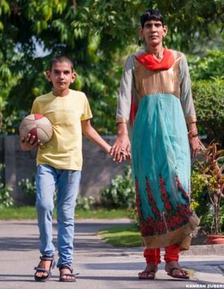 करण को असामान्य लंबाई अपनी मां श्वेतलाना से विरासत में मिली है. श्वेतलाना बास्केटबॉल की खिलाड़ी रही हैं