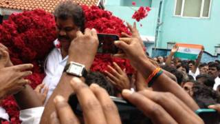 தனது ஆதரவாளர்கள் மத்தியில் ஜி கே வாசன்