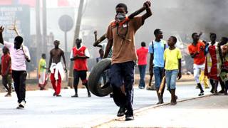 Abantu bashika ku mirongo ibiri baramaze gusiga ubuzima mu myiyerekano