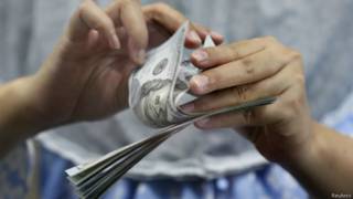 Dolares