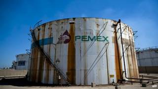 Tanque de almacenamiento de Pemex.