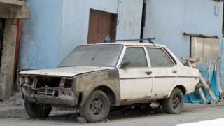 Carro abandonado en Caracas
